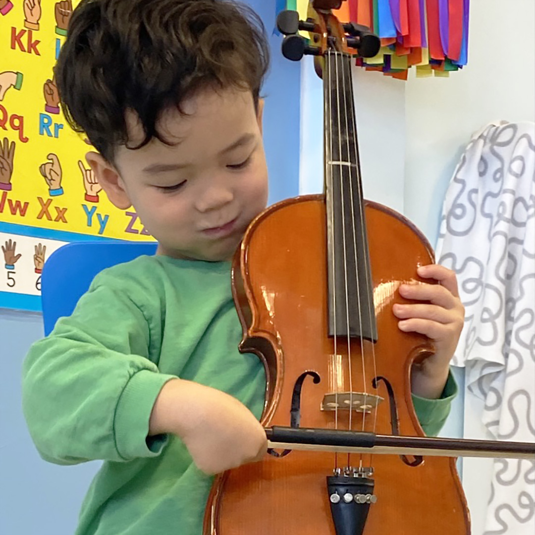 young child plays the violin